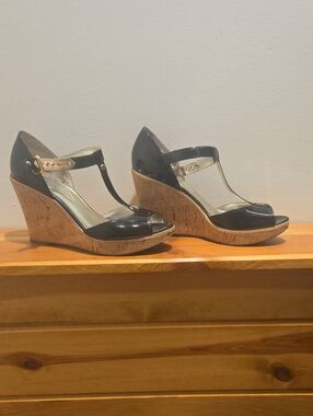 Guess Women's Black T-Strap Cork Wedge Sandals Size 9